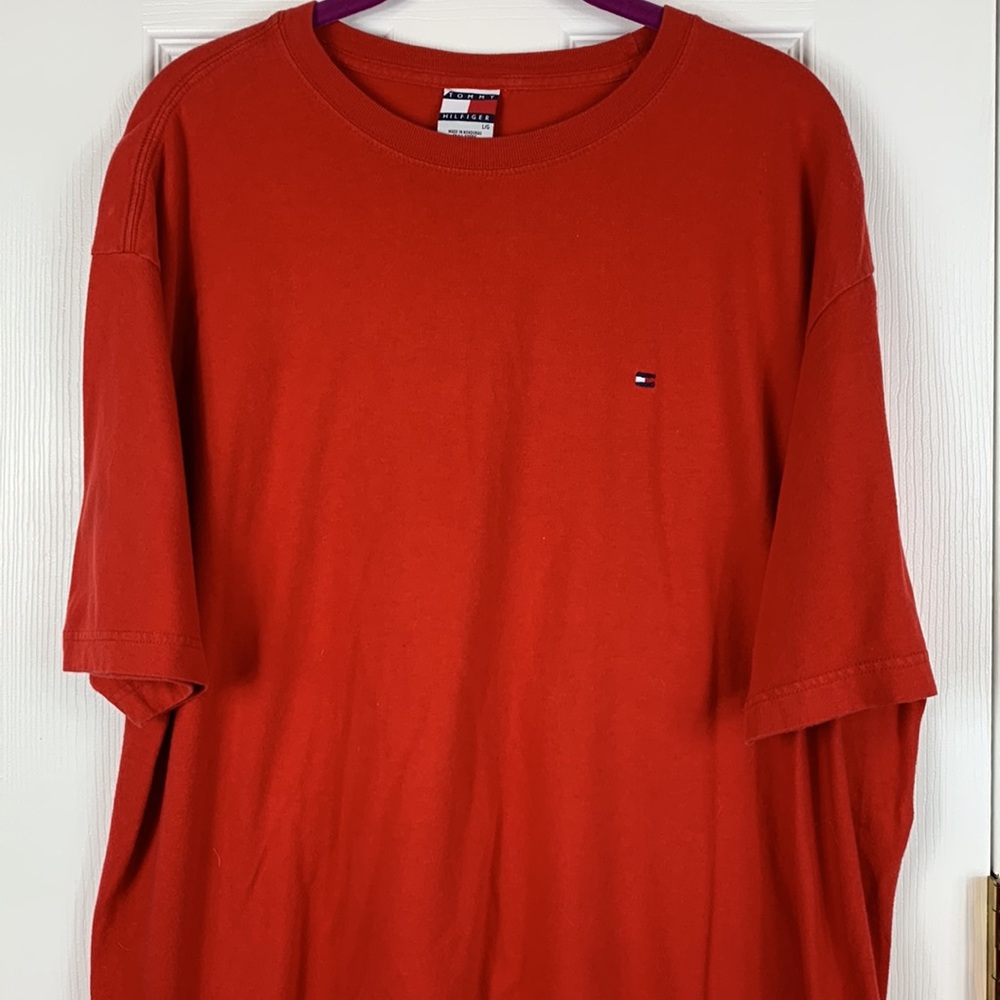 Tommy Hilfiger red short sleeved tee shirt size large - Picture 2 of 5